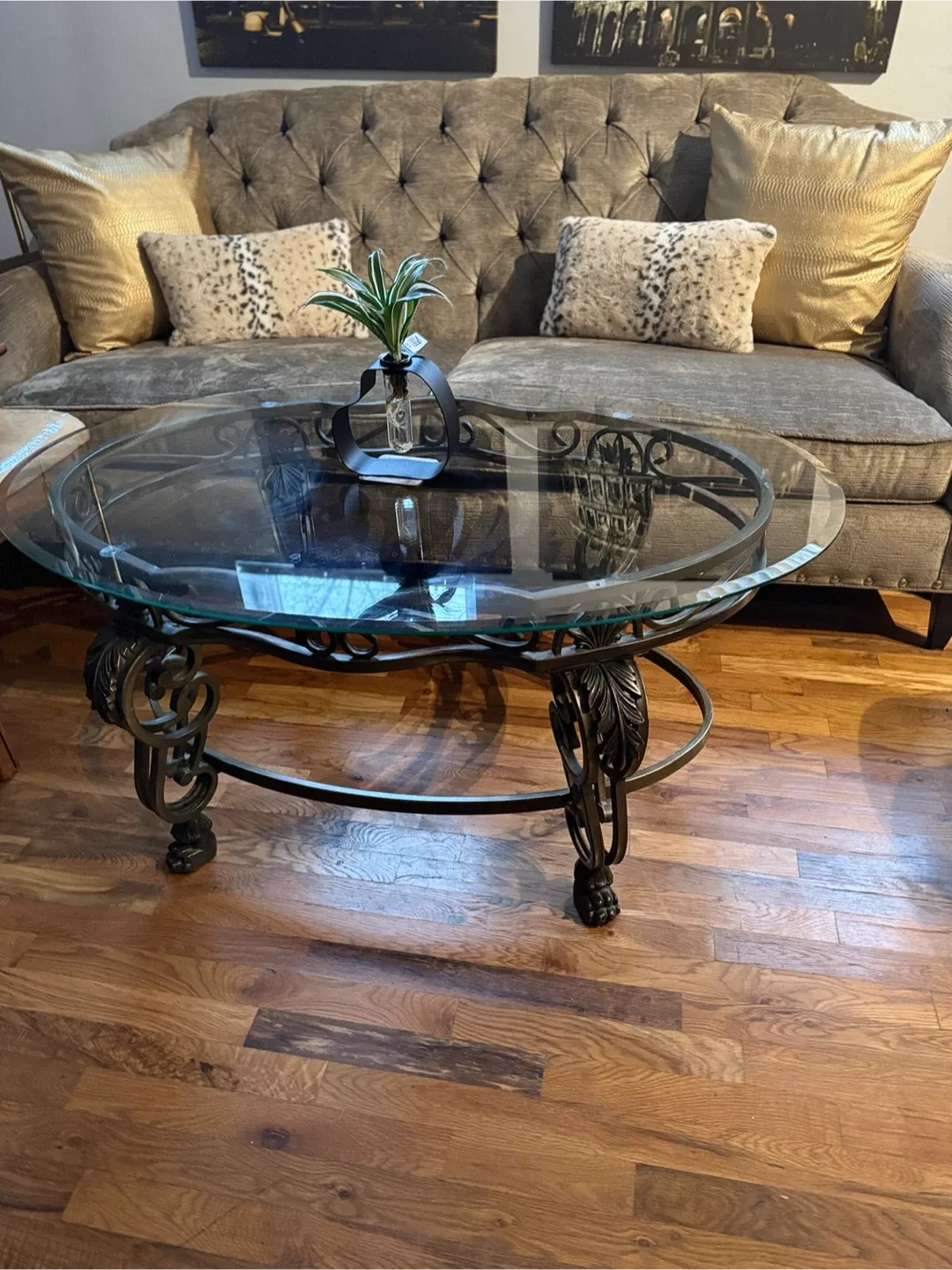 Comfortable Tufted Sofa image indicator(10)