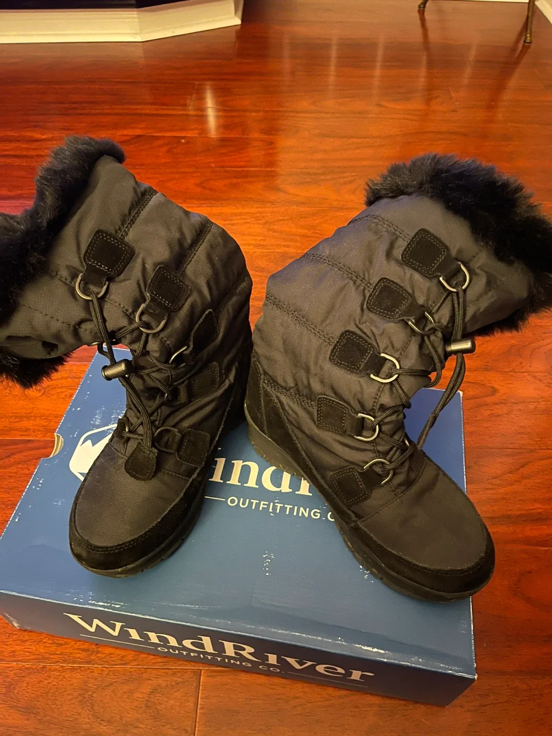 2 pairs Size 8 narrow fit women’s wind River winter boots image indicator(5)
