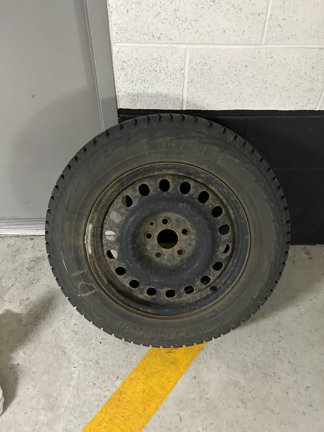 Hankook Winter i*Pike RW11 225/65R17 Tire image indicator(6)