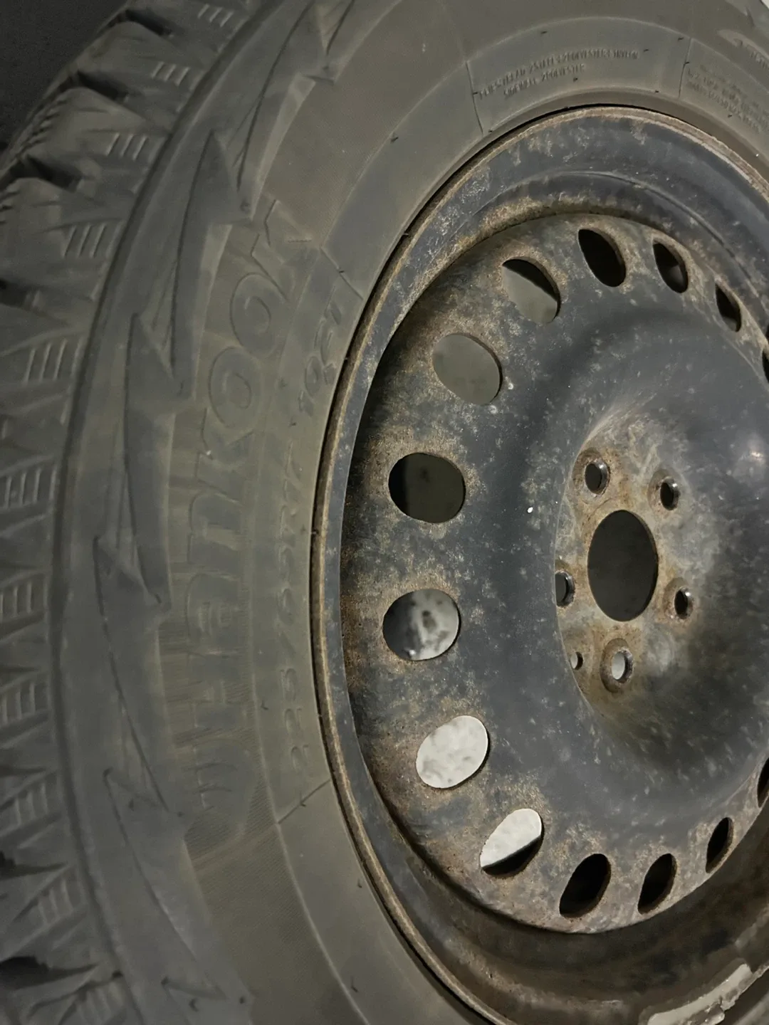 Hankook Winter i*Pike RW11 225/65R17 Tire image indicator(5)