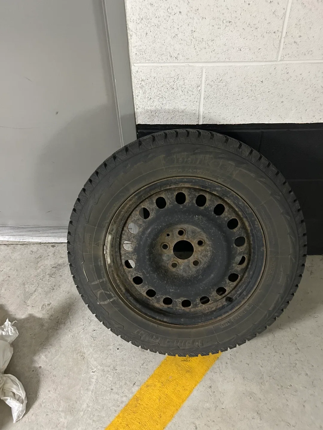 Hankook Winter i*Pike RW11 225/65R17 Tire image indicator(7)