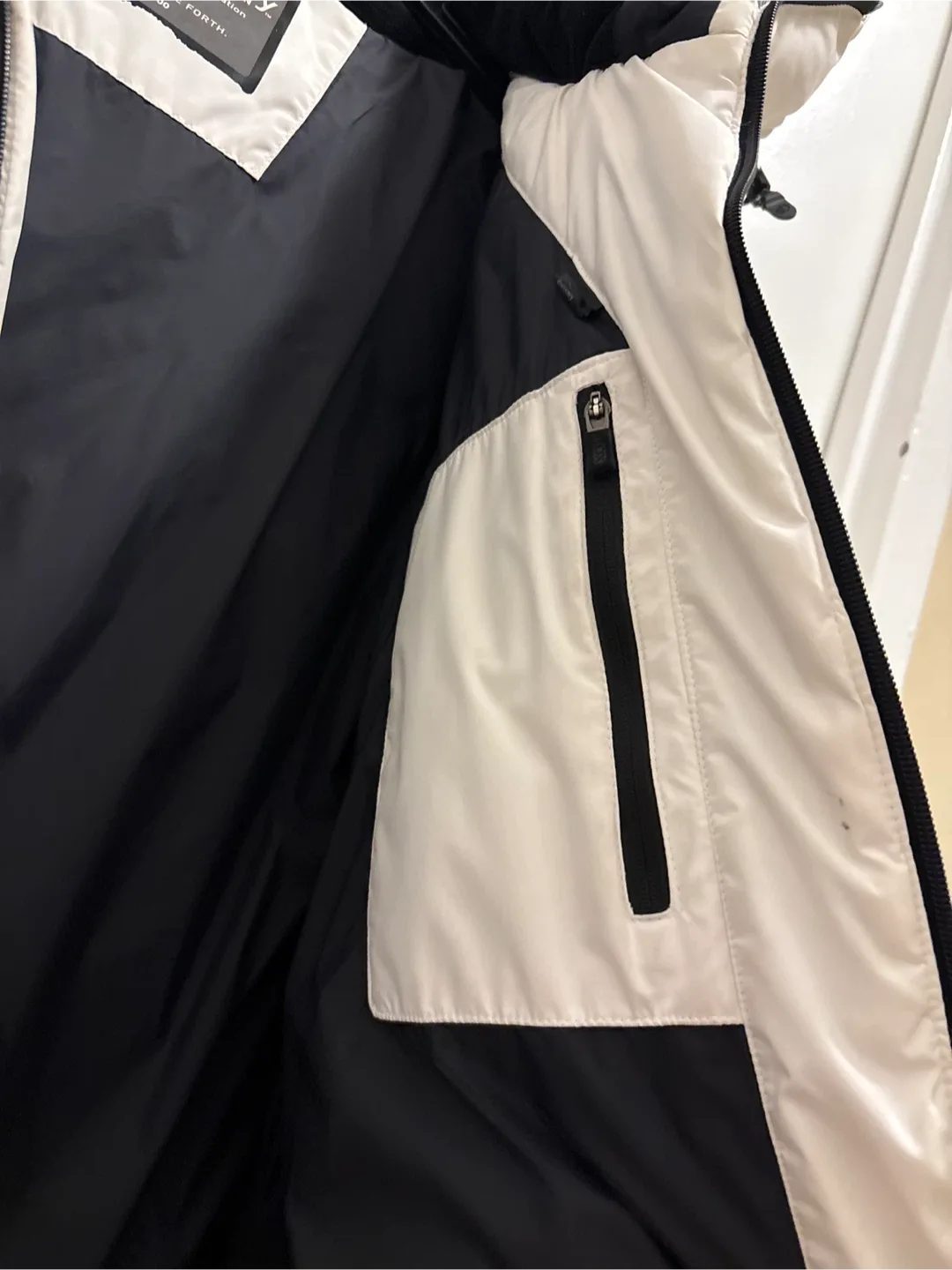 Discovery Expedition Puffer Jacket image indicator(6)