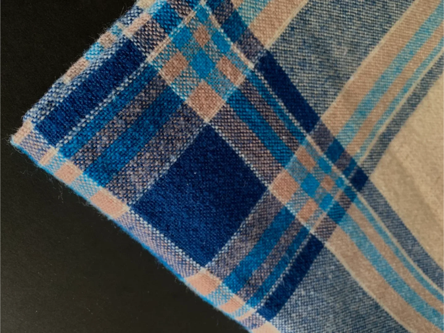 Vintage Woollen French Tablecloth 67"x 48" image indicator(3)