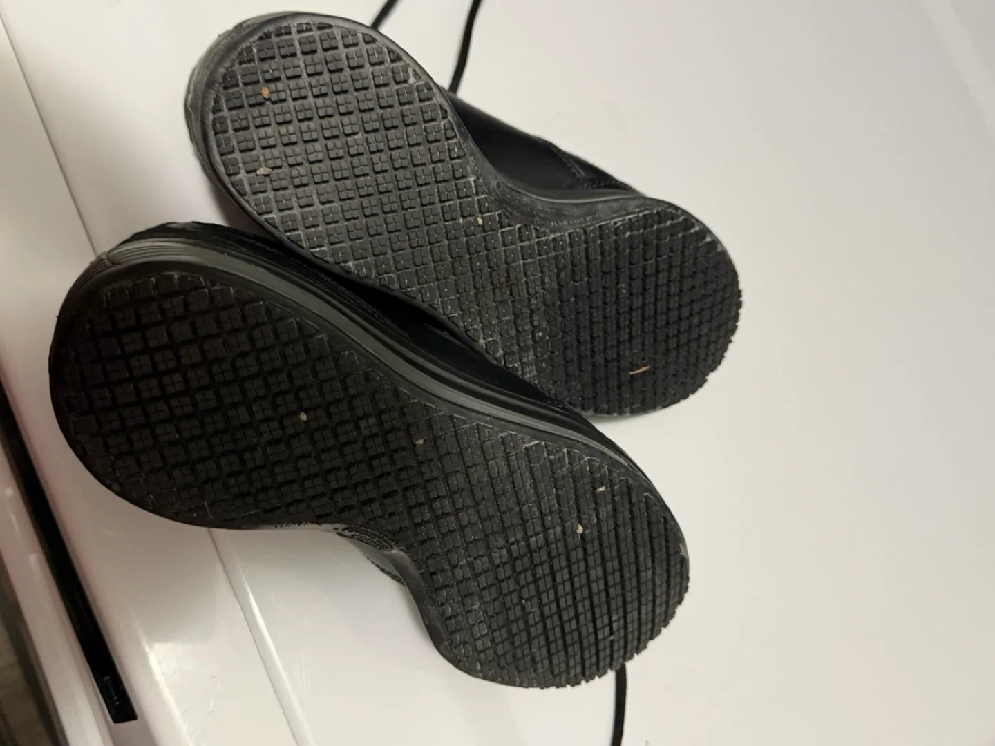 Non-slip Shoes for Crews Black Shoes Size 7.5 image indicator(3)