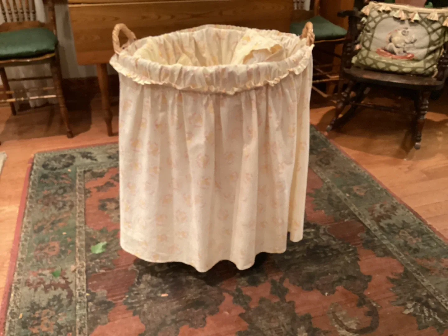 Brand New Wicker Bassinet Cradle Bed on Wheels or For Displaying image indicator(4)