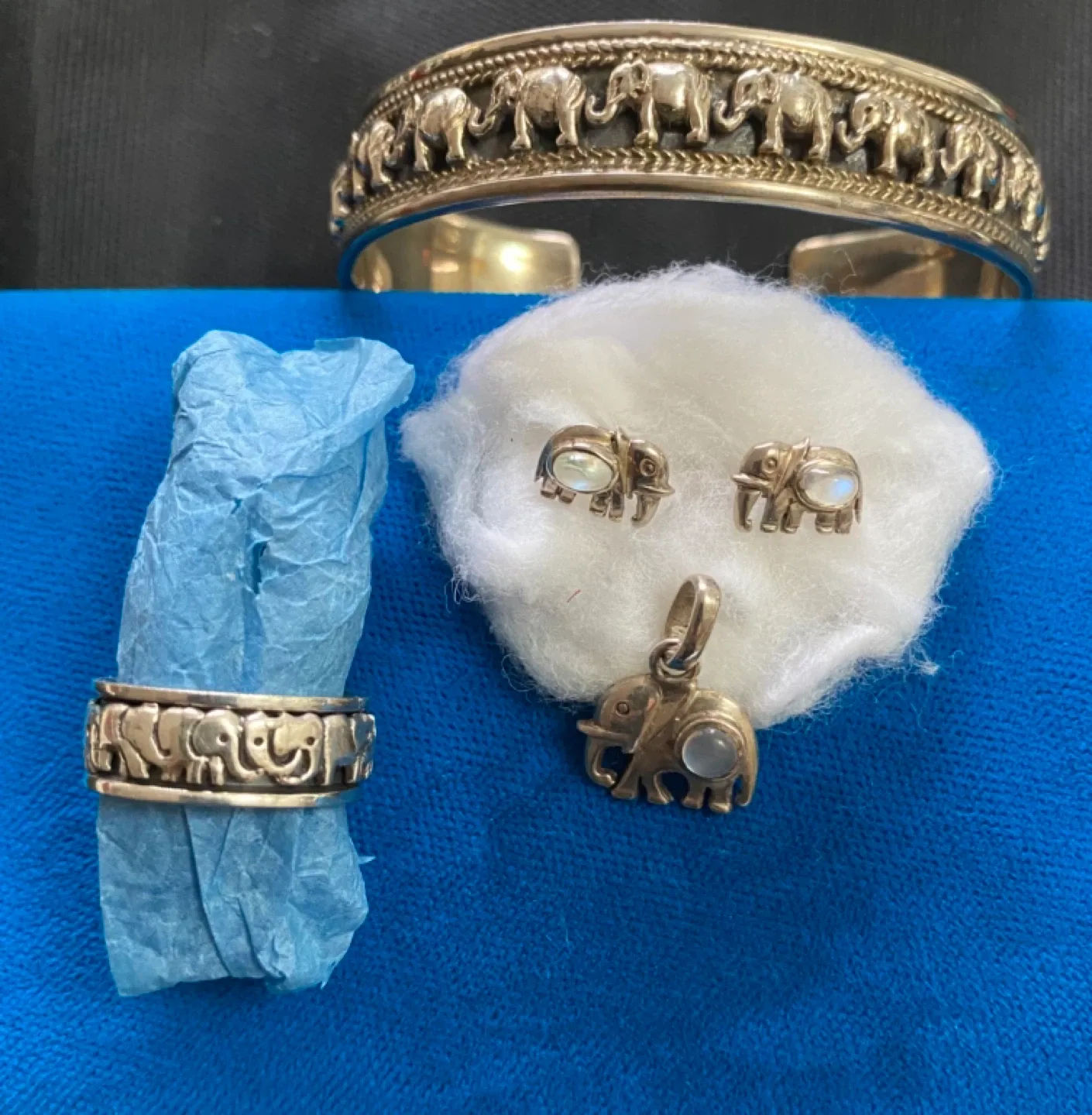 Elephant Design Jewellery Set thumbnail