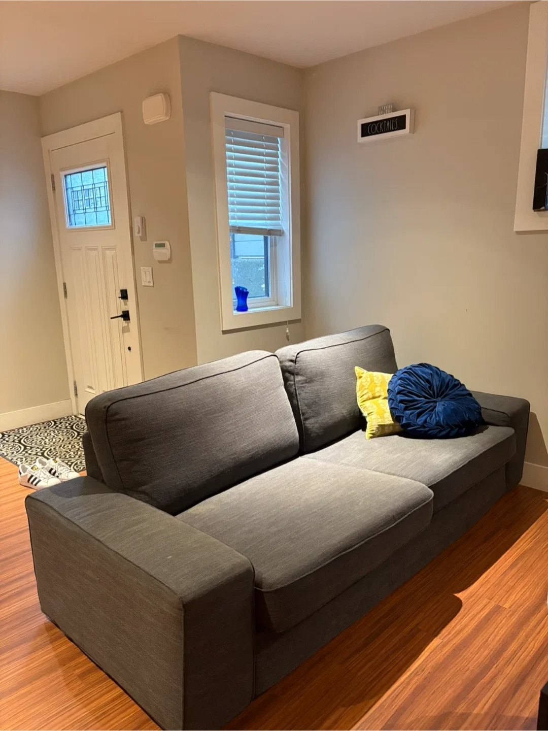 IKEA Sofa image indicator(3)