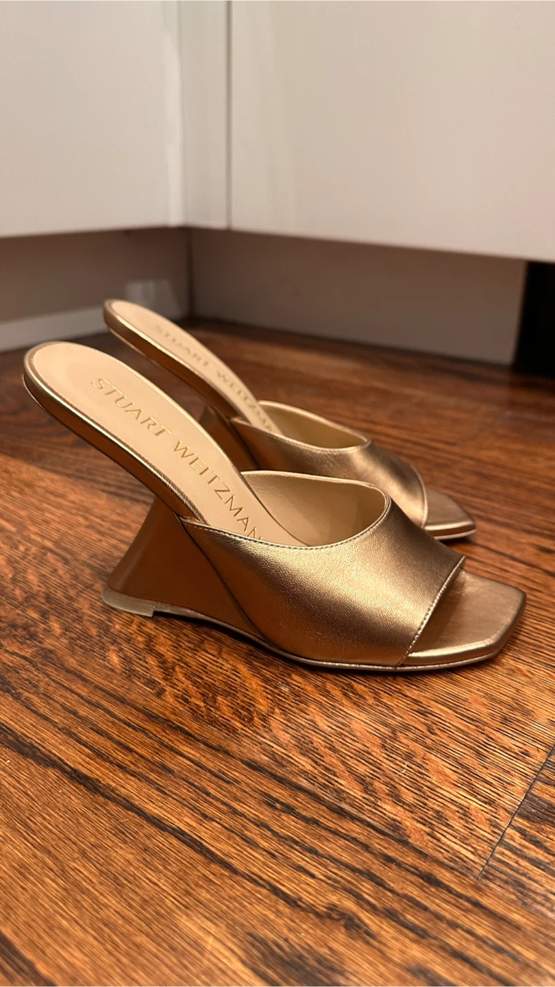 Stuart Weitzman Gold Mules Size 6.5 - photo 2