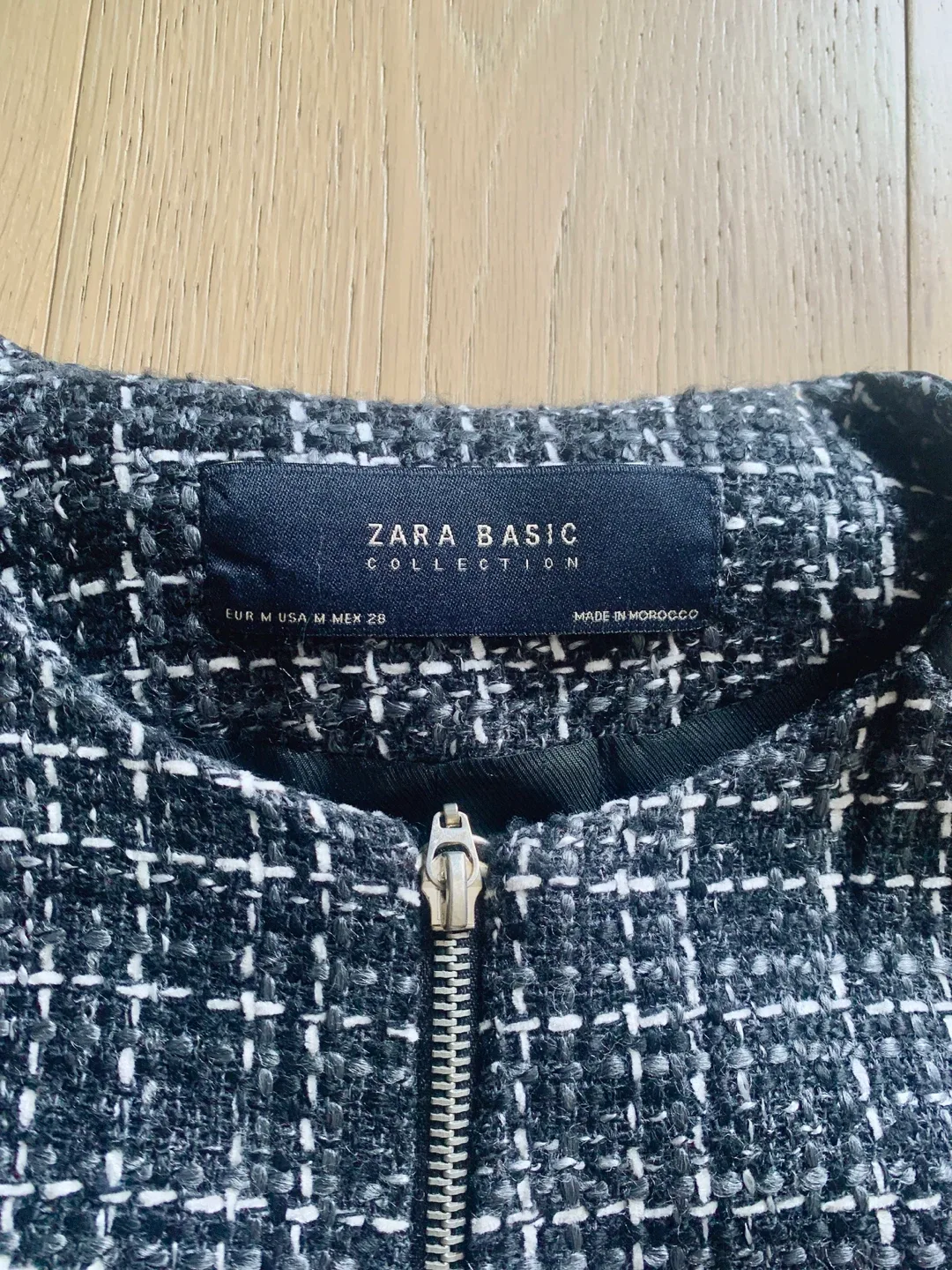 New Zara Basic Collection Tweed Jacket - Size M image indicator(4)