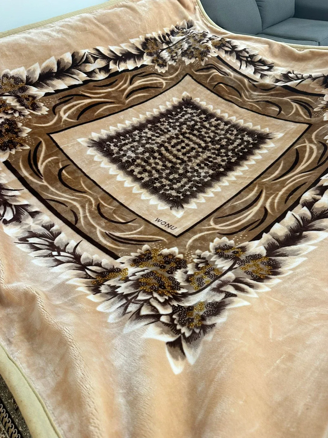 WONU Beige Floral Blanket image indicator(2)