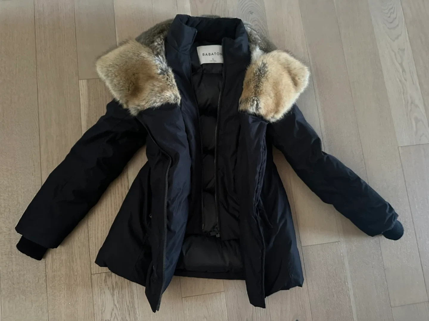 ARITZIA babaton Harrison Parka  small - Goosedown & waterproof image indicator(5)