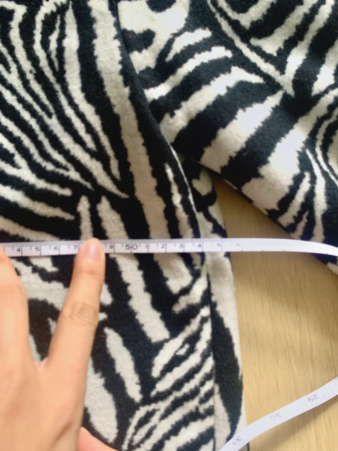 New Zara Basic Zebra Print oversized Blazer - Size S image indicator(4)