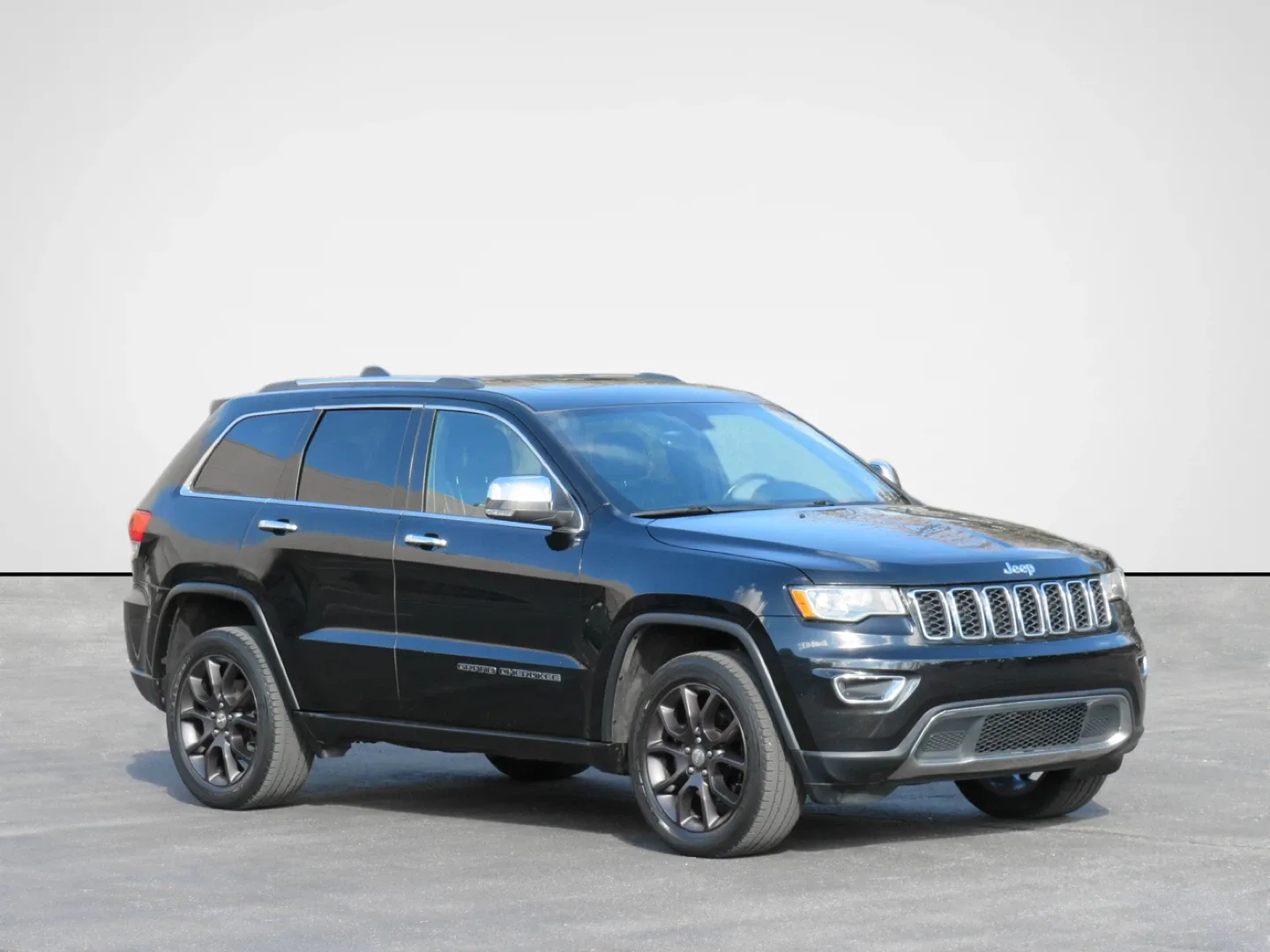 2017 Black Jeep Grand Cherokee Limited 4x4 image indicator(2)