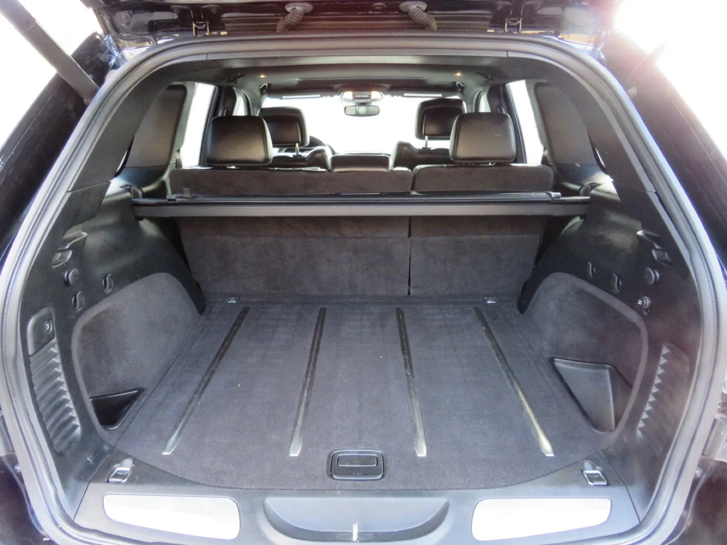 2017 Black Jeep Grand Cherokee Limited 4x4 image indicator(10)