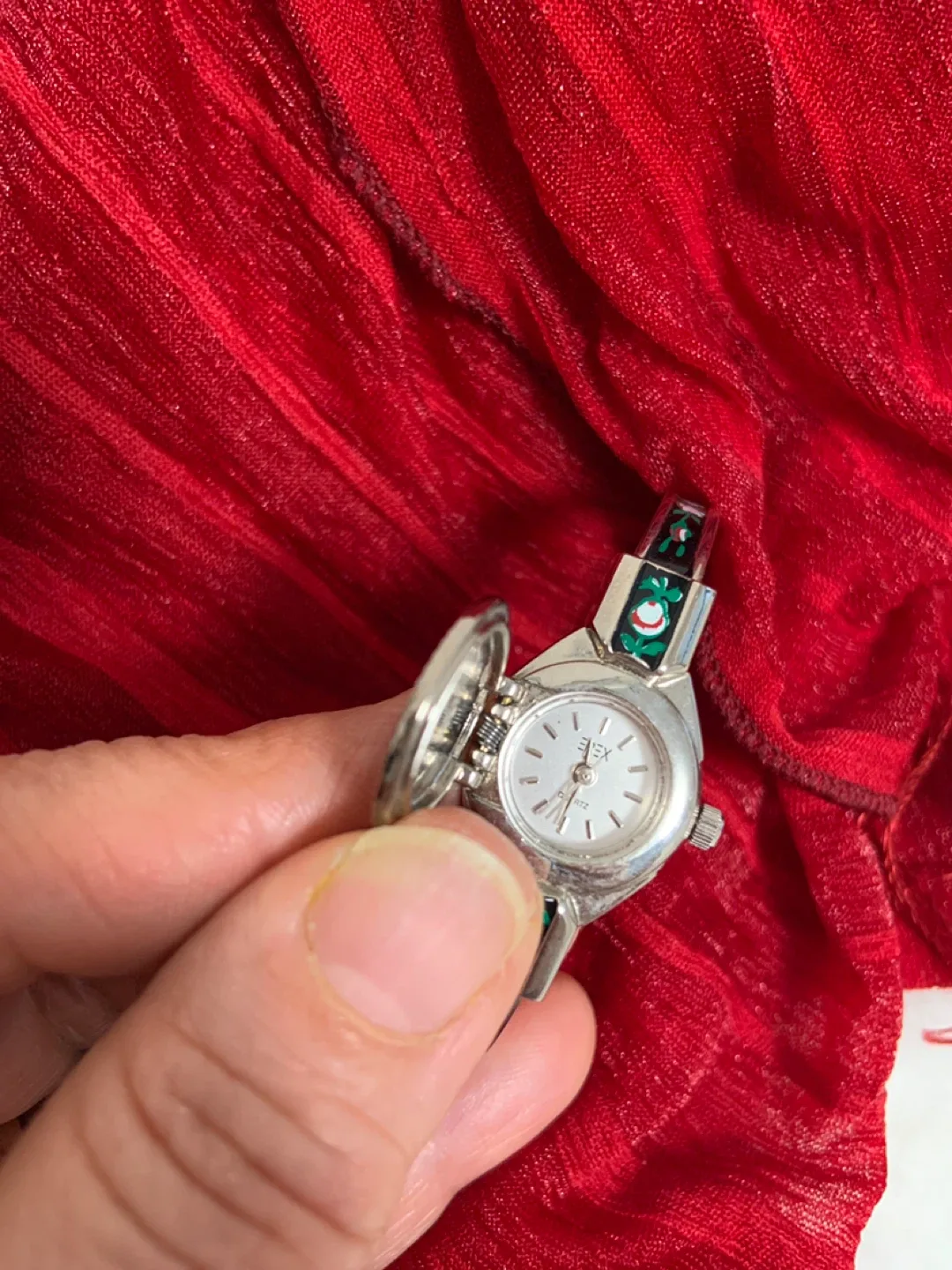 Vintage Epex Quartz Floral Watch image indicator(3)