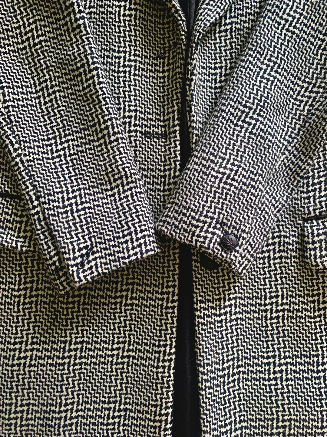 Classic Black & White Herringbone Coat - Size S image indicator(2)