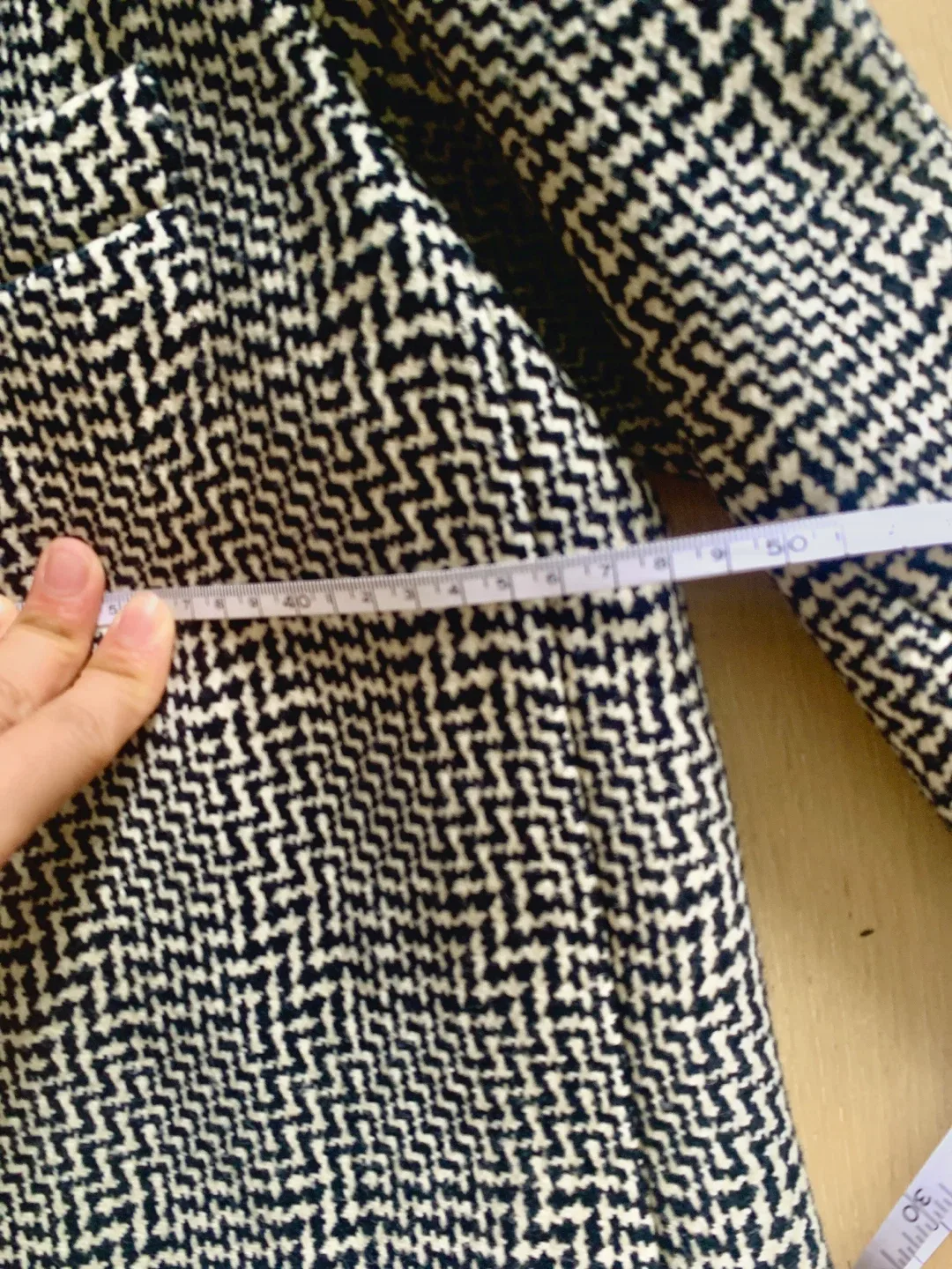 Classic Black & White Herringbone Coat - Size S image indicator(7)