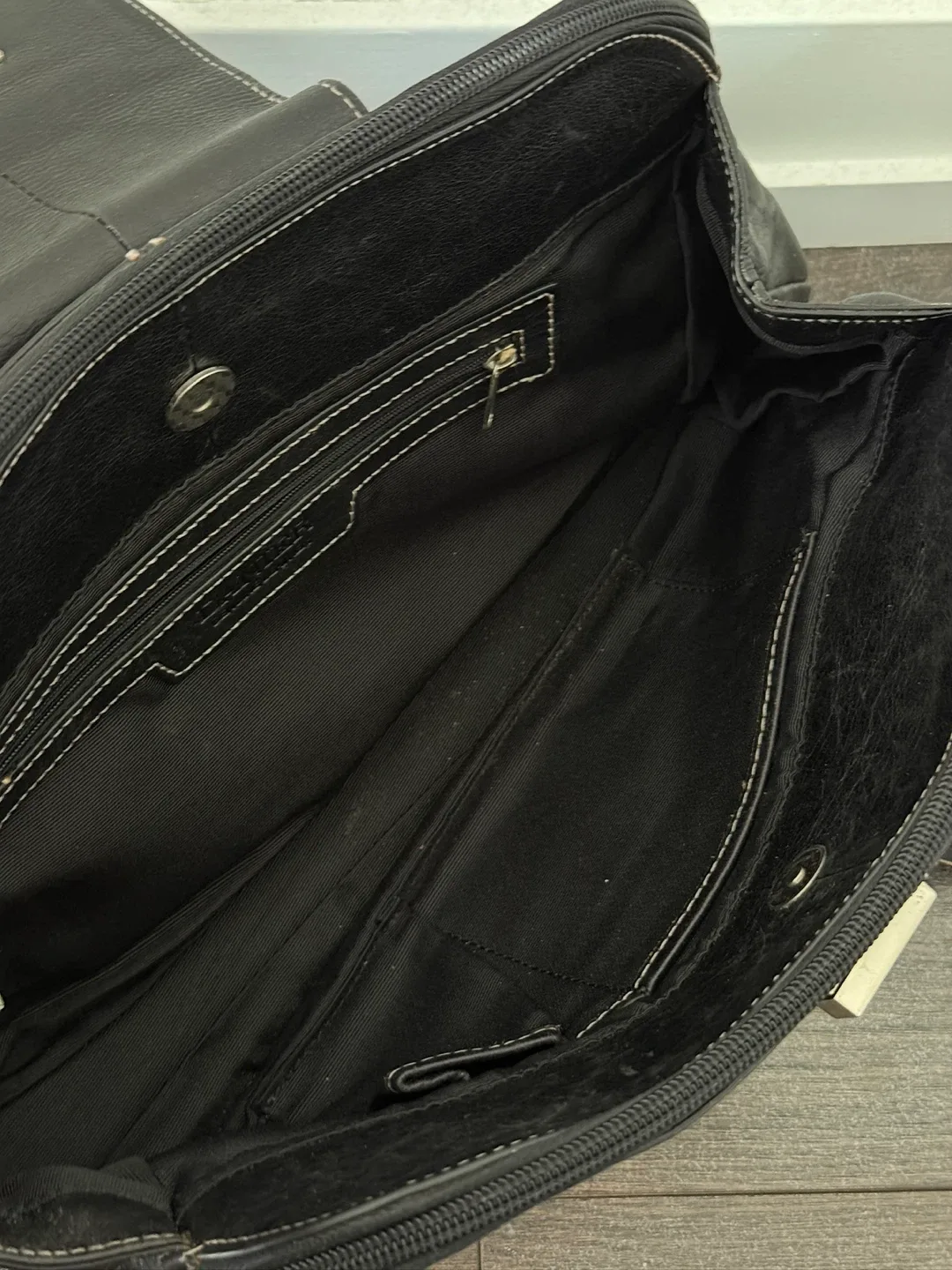 Danier Black Leather Handbag image indicator(5)