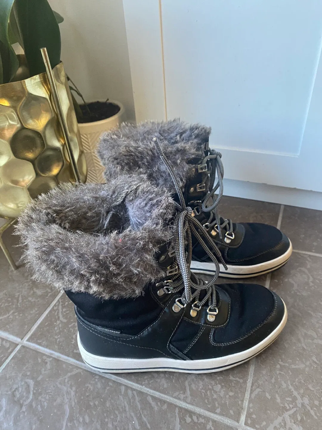 Cougar Black Winter Boots, Size 8 image indicator(2)