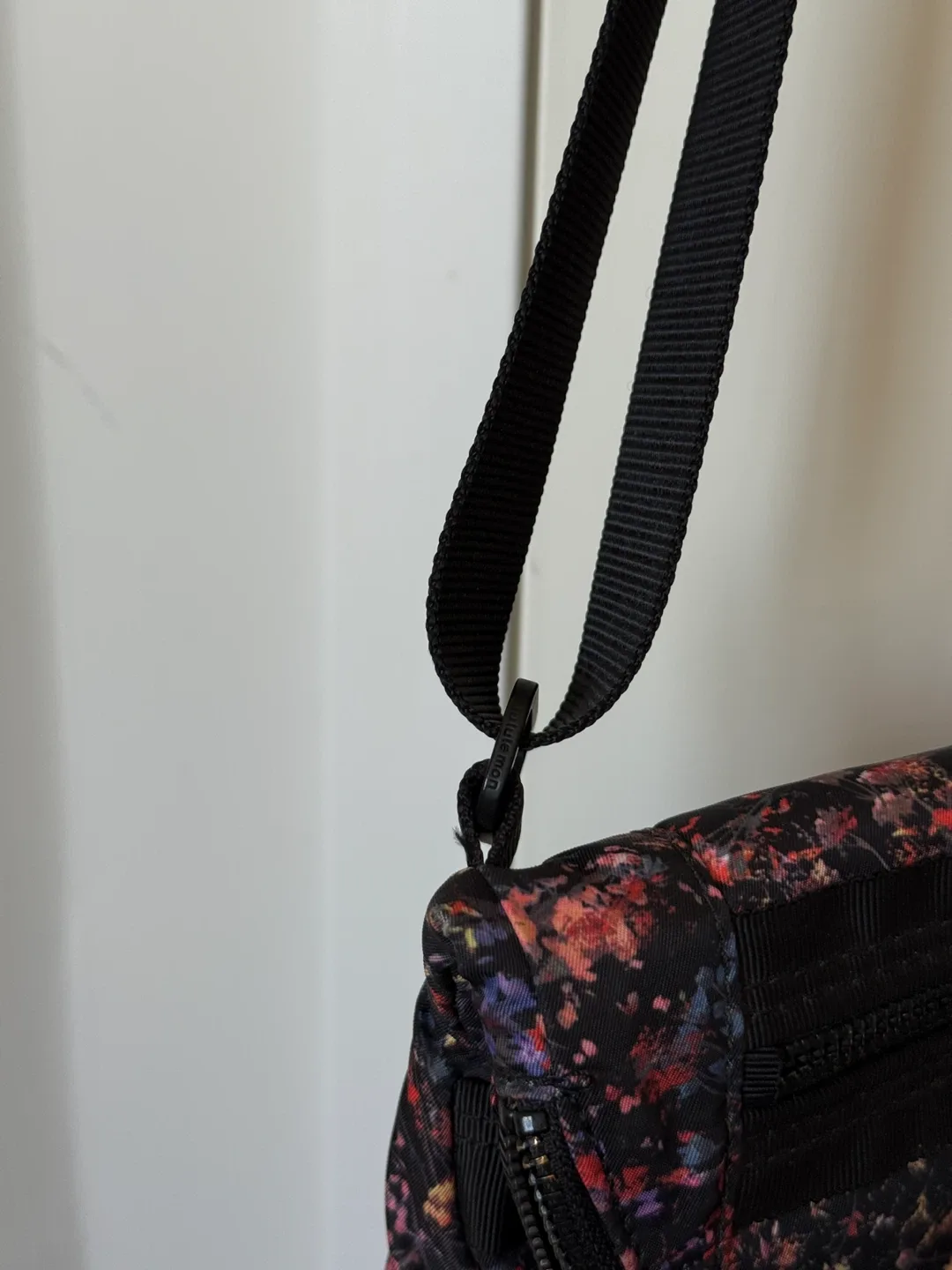 Lululemon Festival Bag 5L Floral image indicator(3)