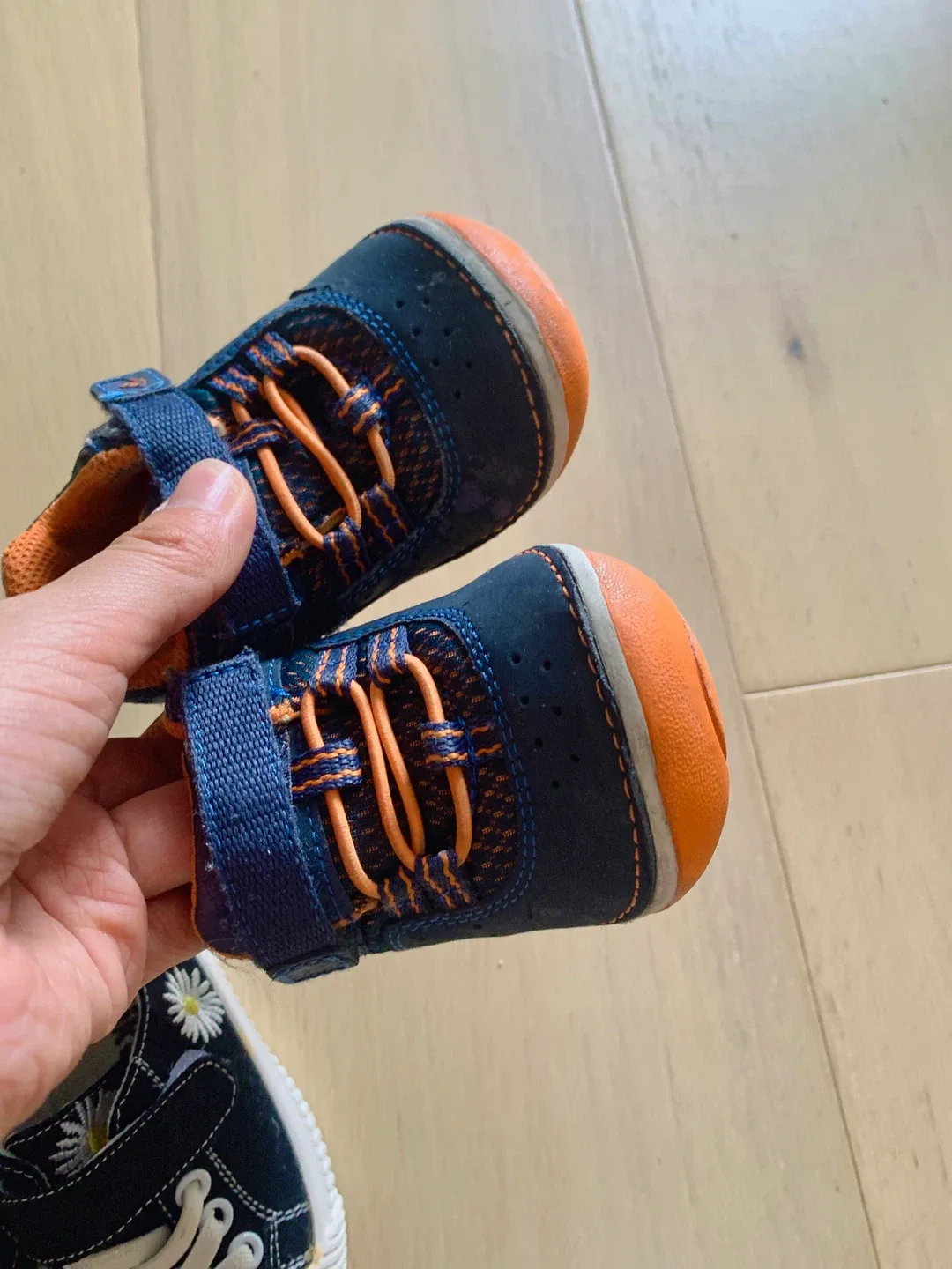 5 Baby Shoes - 3 New and 2 used image indicator(6)