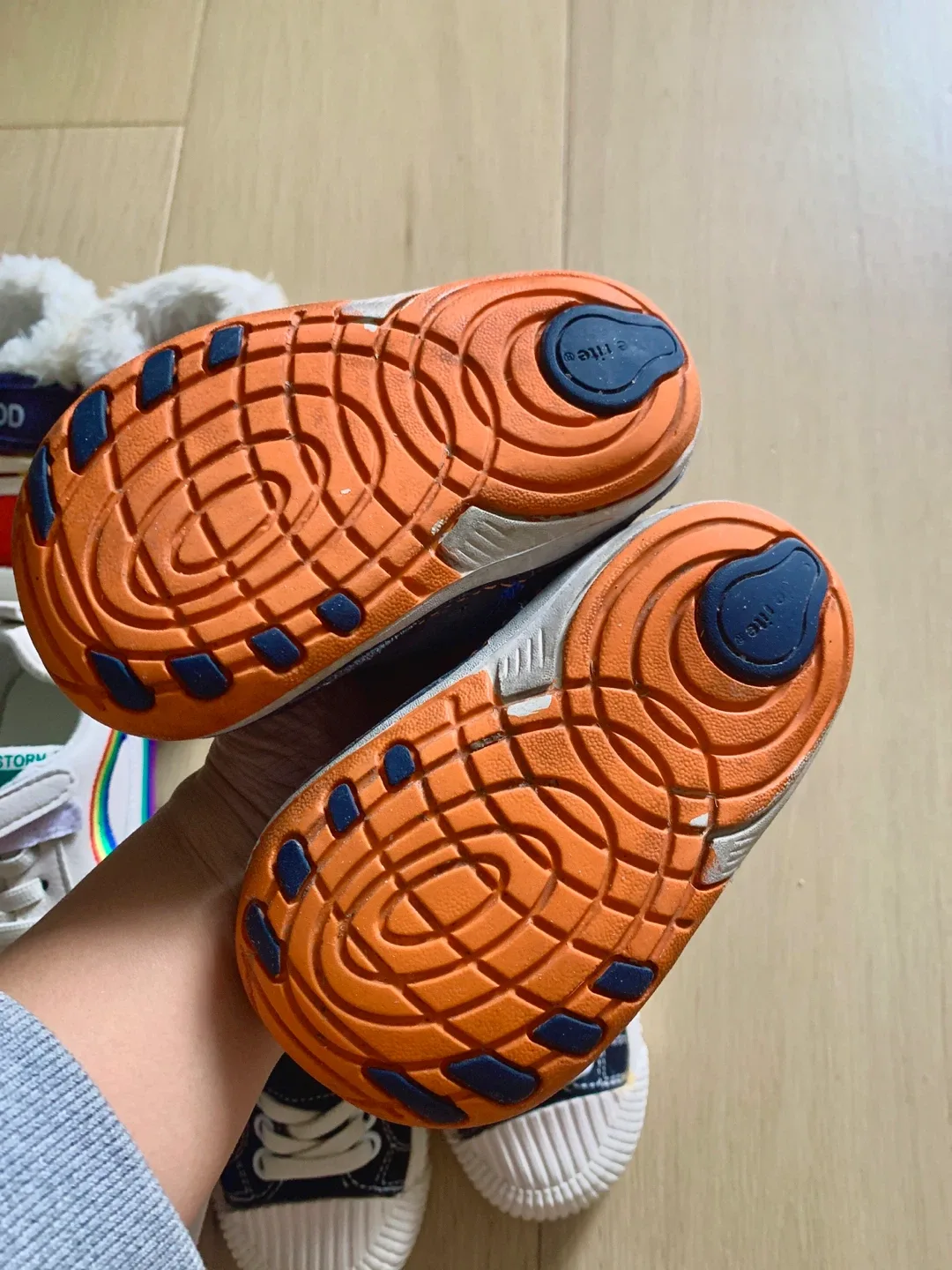 5 Baby Shoes - 3 New and 2 used image indicator(7)