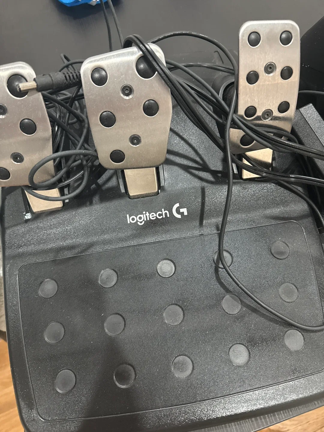 Logitech G29 Racing Wheel and Pedals for PlayStation image indicator(2)