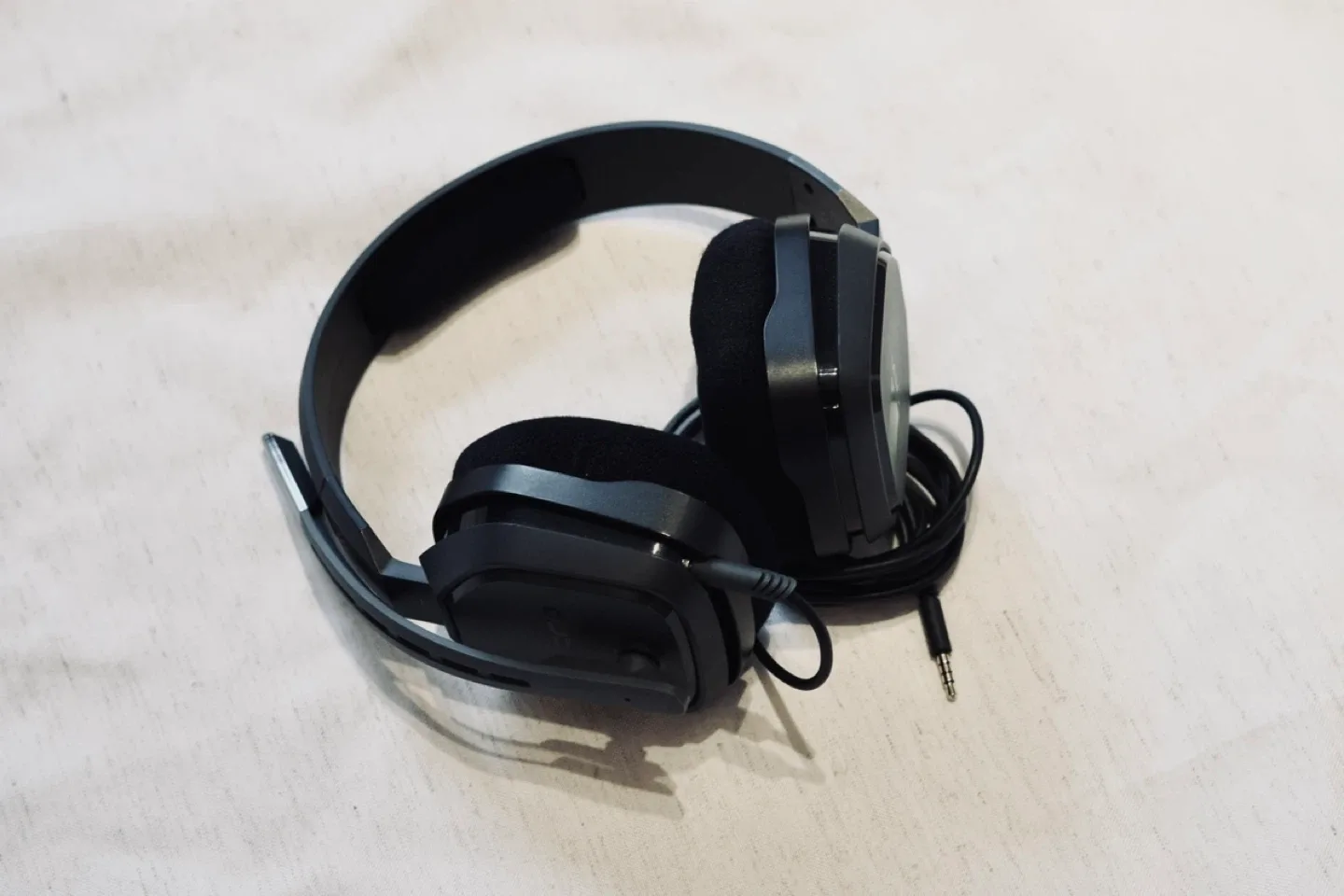 Astro A10 Gaming Headset - Black Lightning Green image indicator(3)