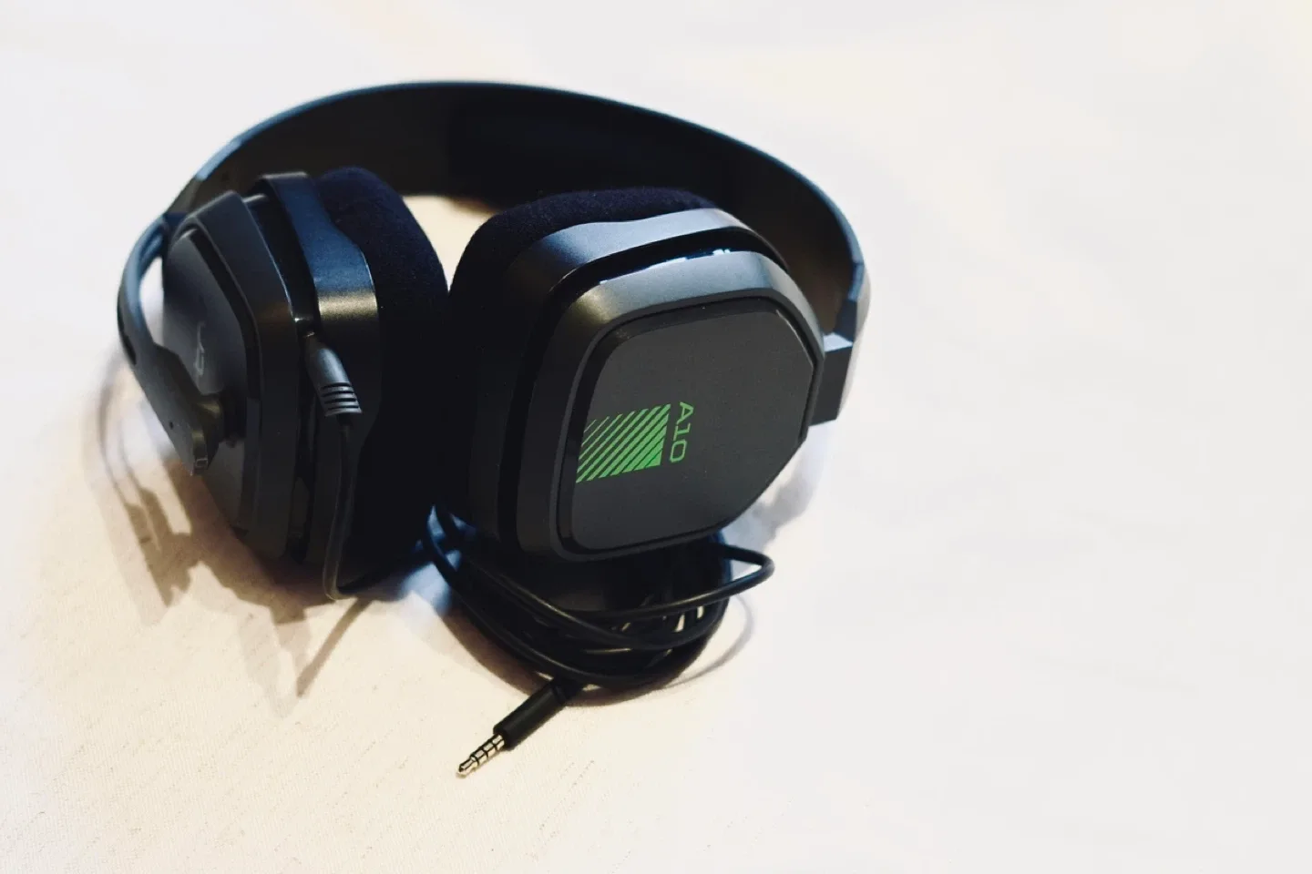 Astro A10 Gaming Headset - Black Lightning Green image indicator(2)