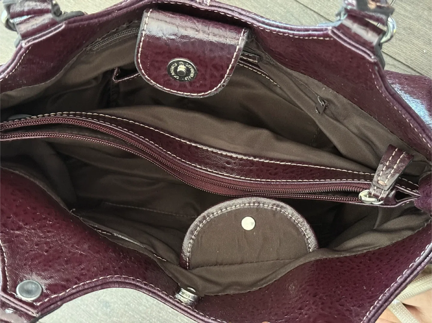 Covington Burgundy Tote Bag image indicator(5)