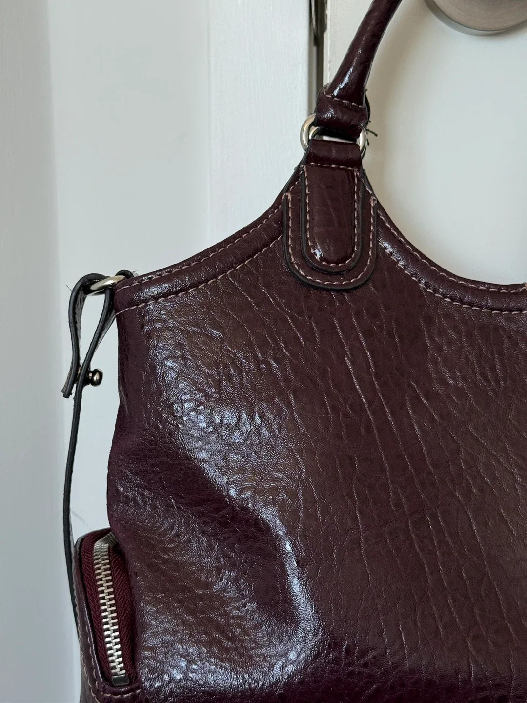 Covington Burgundy Tote Bag image indicator(2)