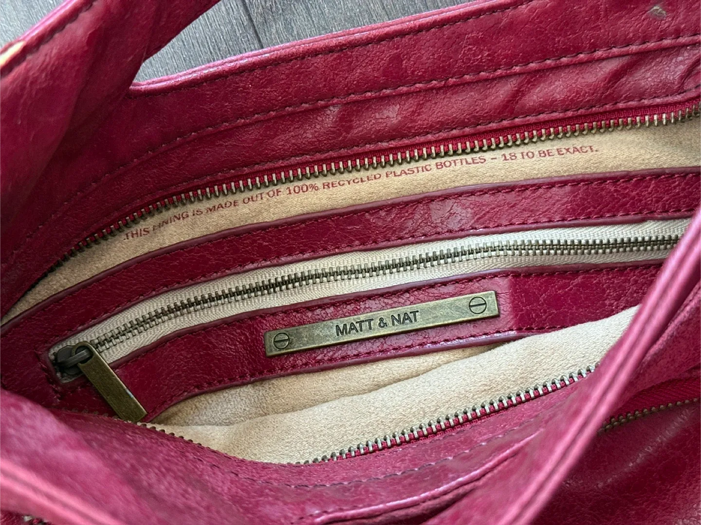 Matt & Nat Red Vegan Leather Bag image indicator(4)