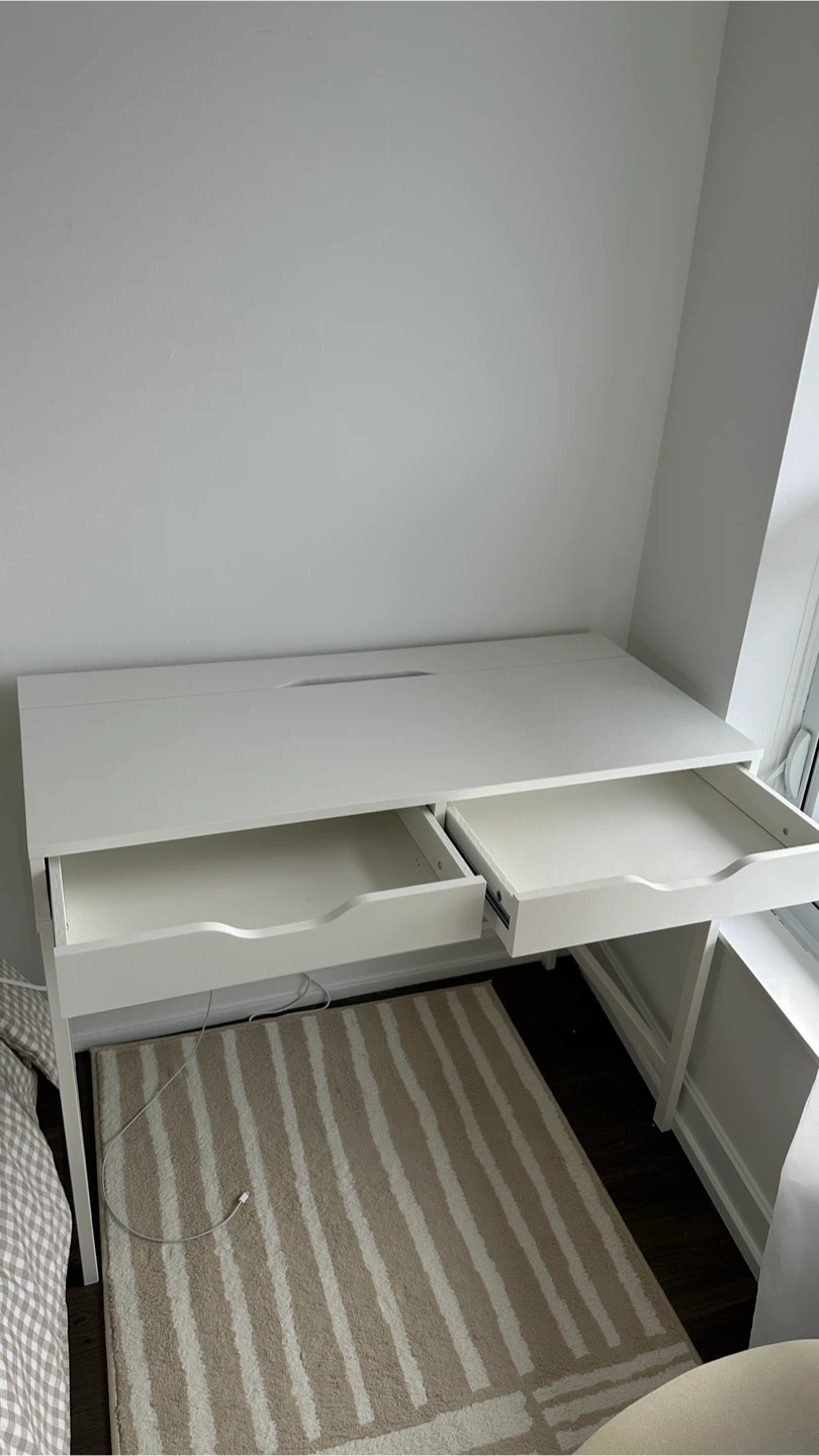 IKEA Micke White Desk - photo 2