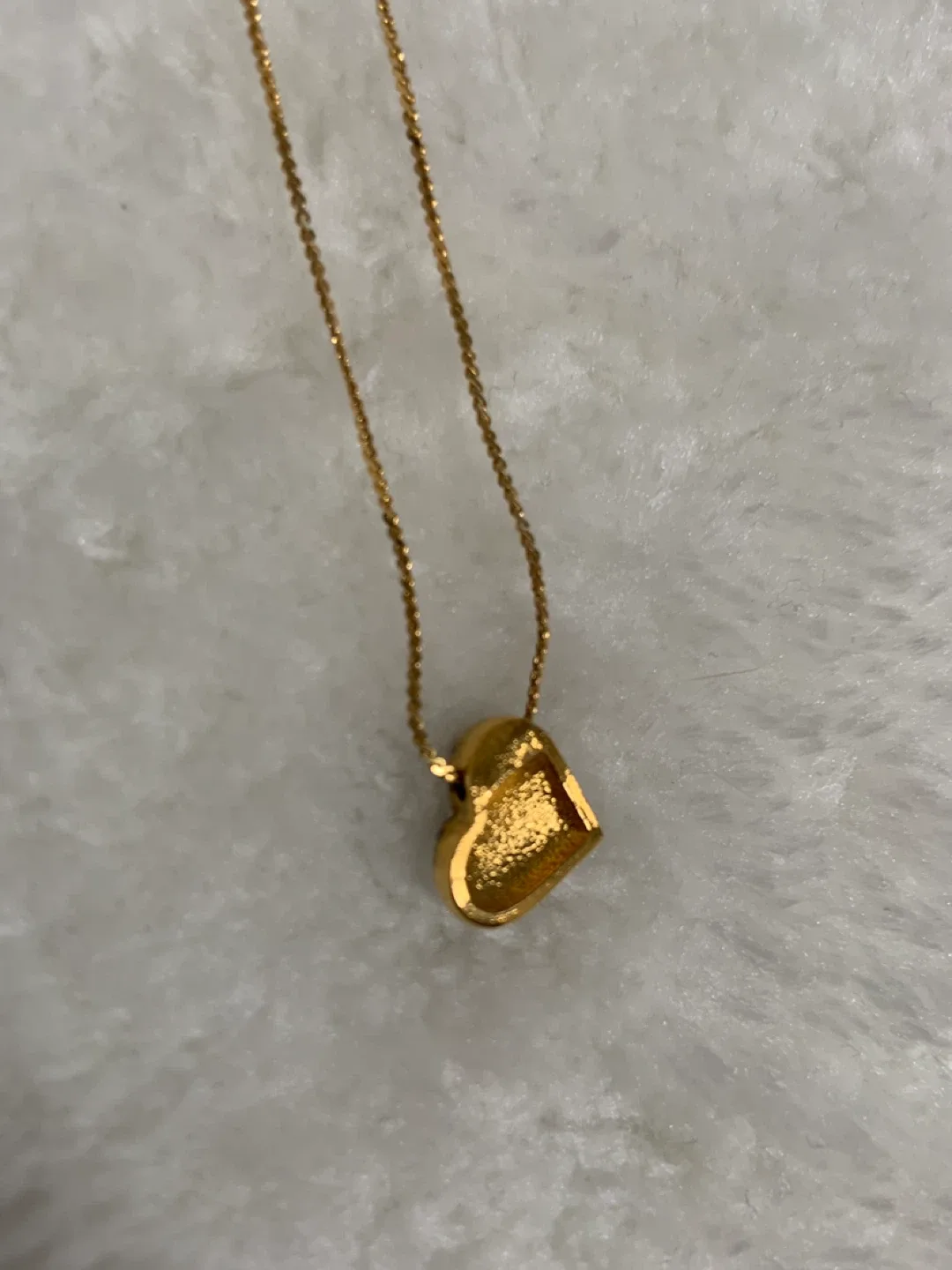 Heart Initial 'L' Gold Necklace image indicator(5)