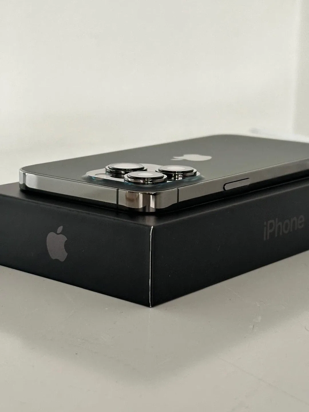 iPhone 13 Pro-MINT CONDITION image indicator(3)