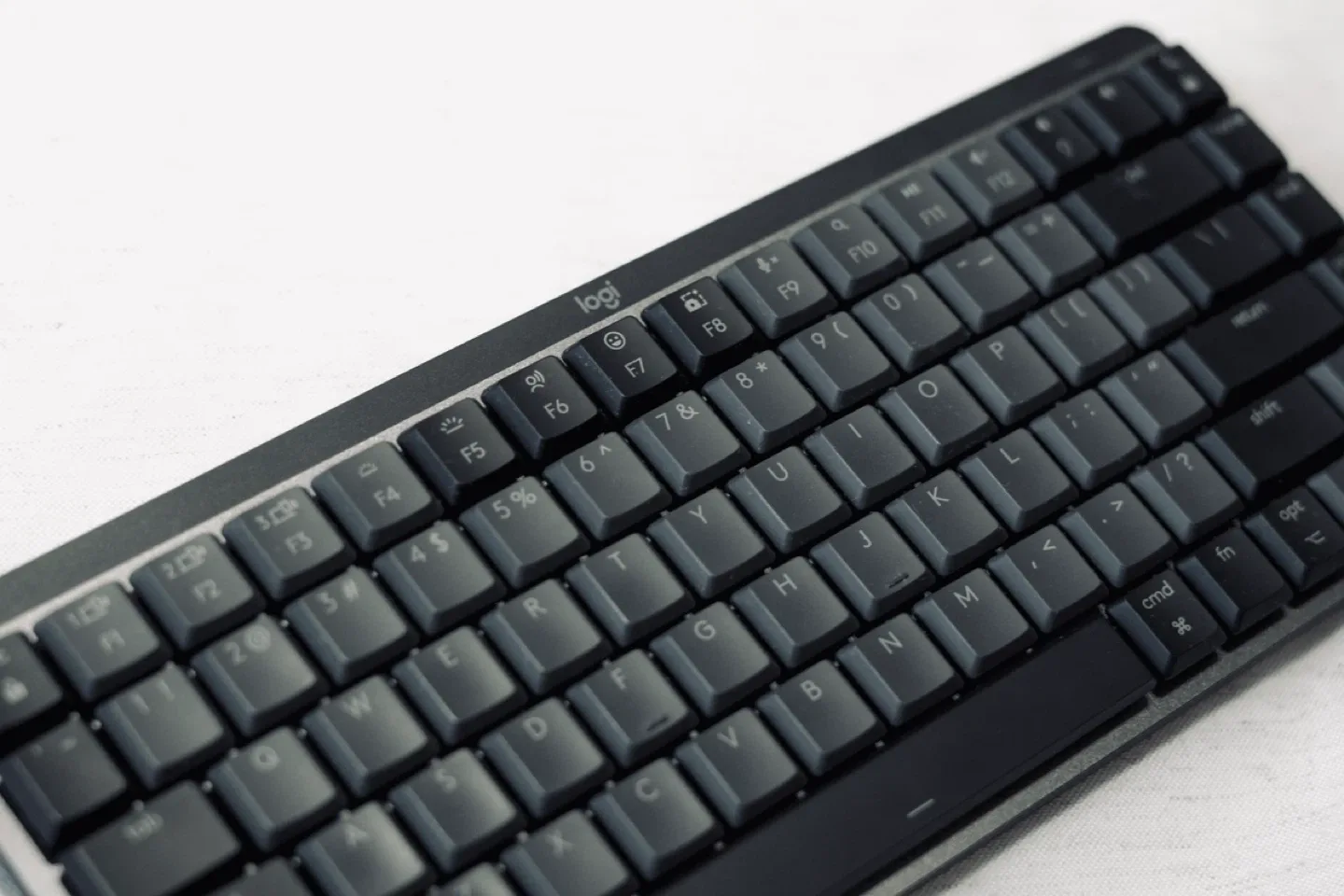 Logitech MX Mechanical Wireless Keyboard Backlit Keys image indicator(3)