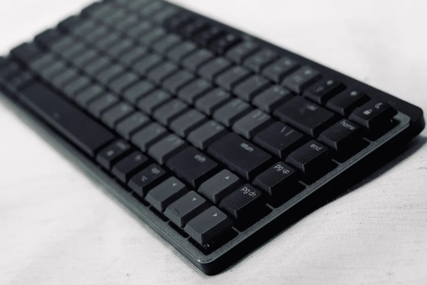 Logitech MX Mechanical Wireless Keyboard Backlit Keys image indicator(2)