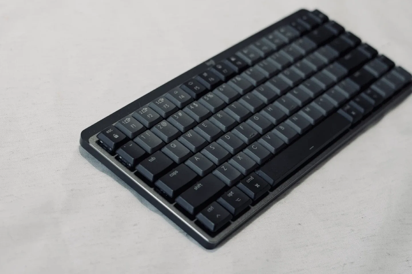 Logitech MX Mechanical Wireless Keyboard Backlit Keys image indicator(6)