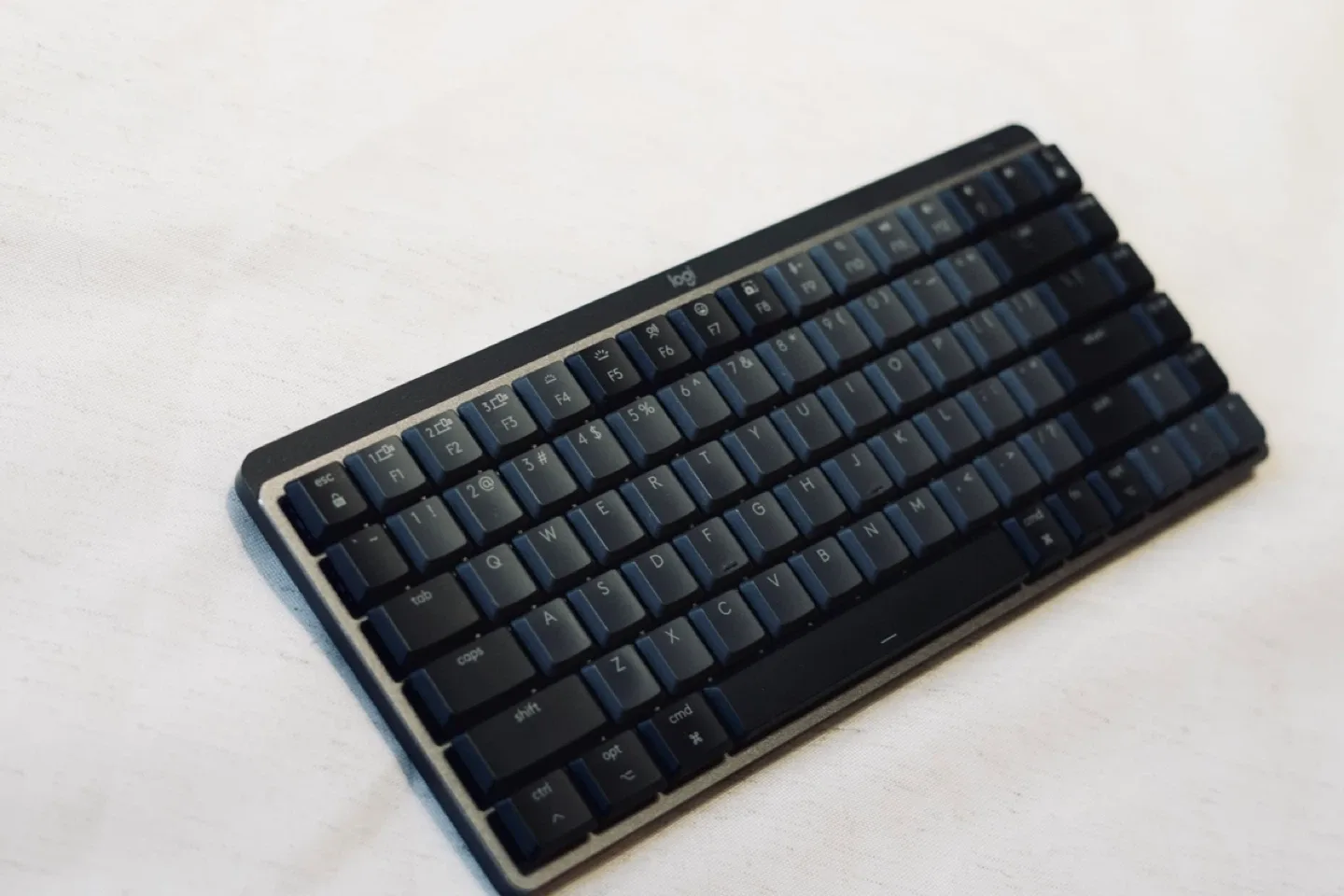 Logitech MX Mechanical Wireless Keyboard Backlit Keys image indicator(7)