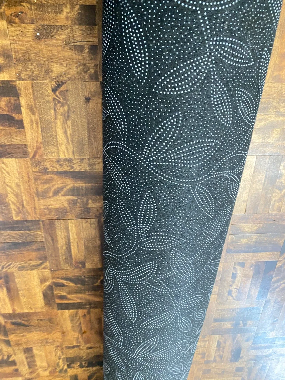 Black & White Area Rug (94" x 64") image indicator(9)