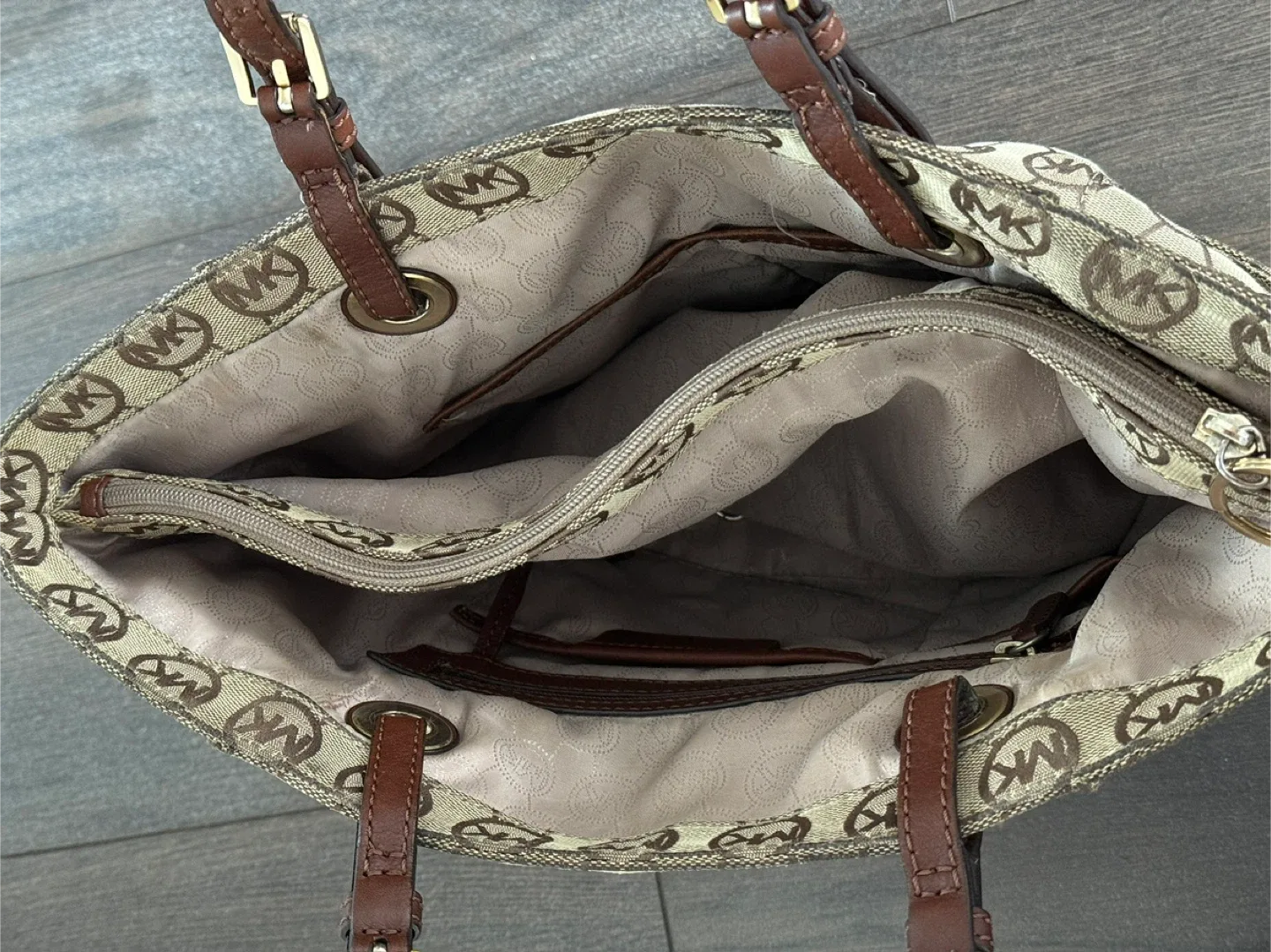 Michael Kors Tote Bag image indicator(5)