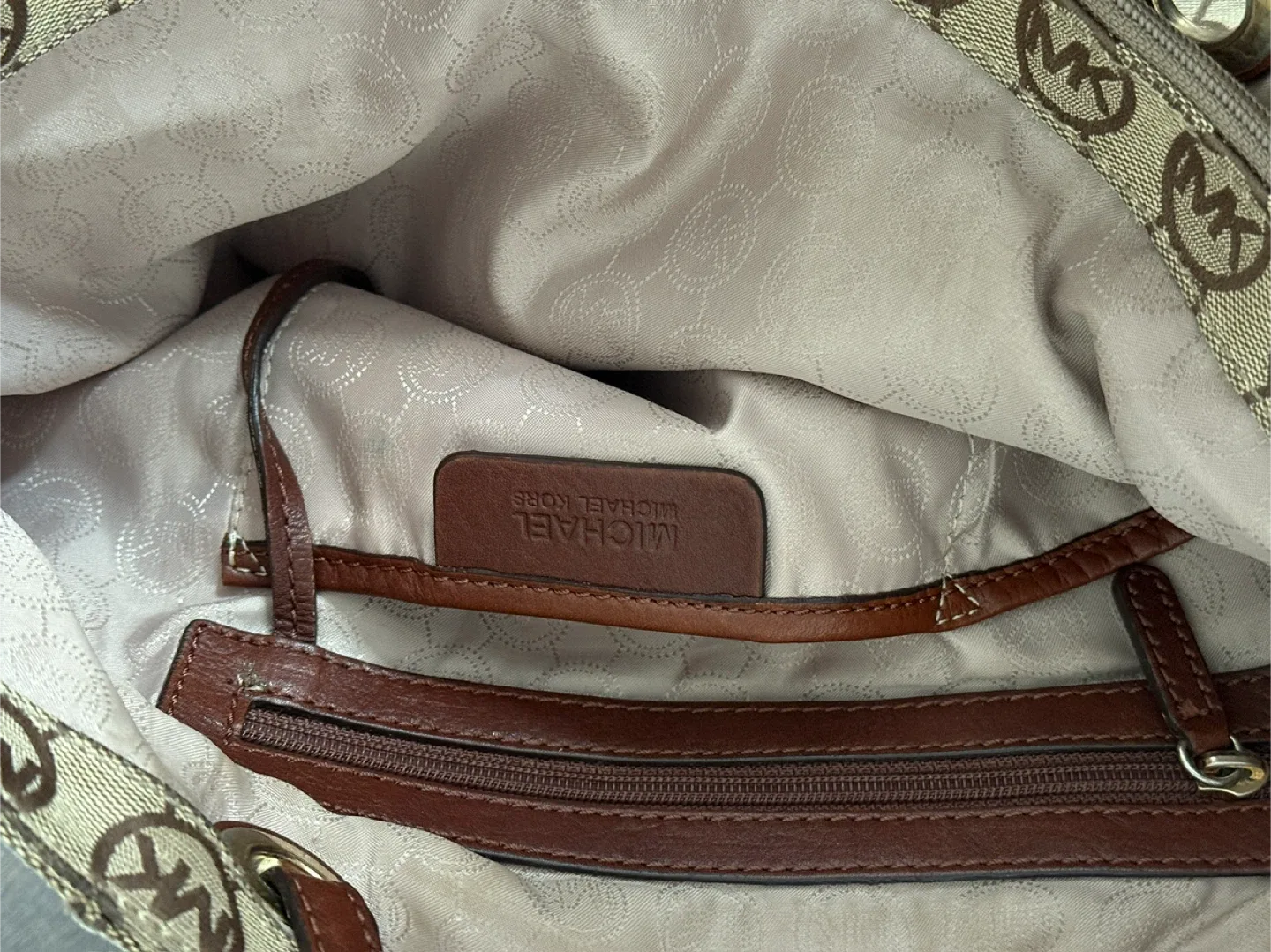 Michael Kors Tote Bag image indicator(4)