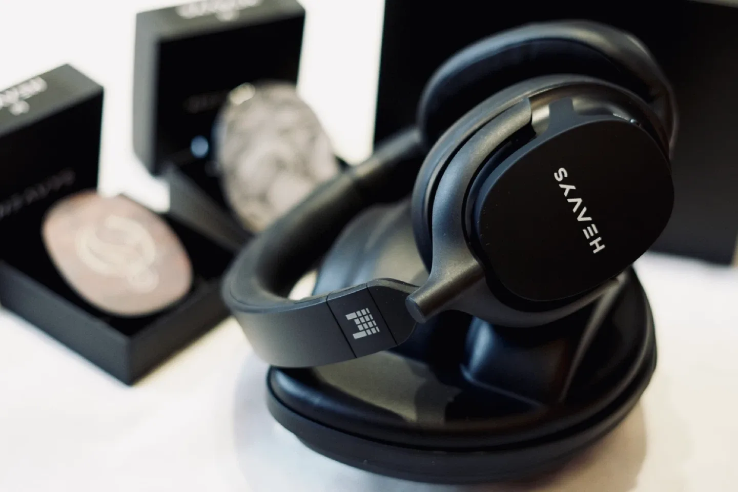 HEAVYS H1H metal headphone - specialized 4 drivers headphone. image indicator(3)