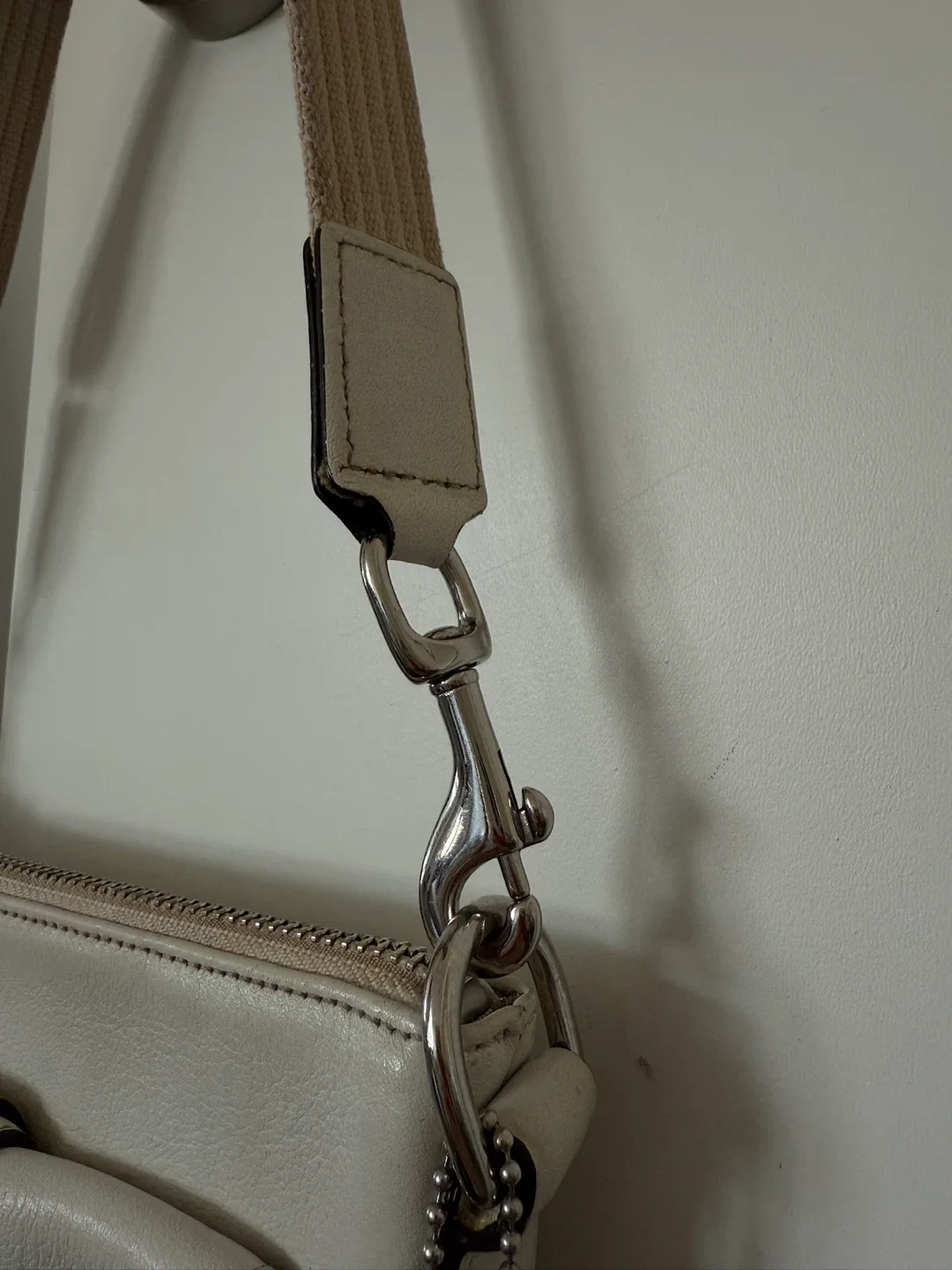 Coach White Leather Crossbody Bag image indicator(6)