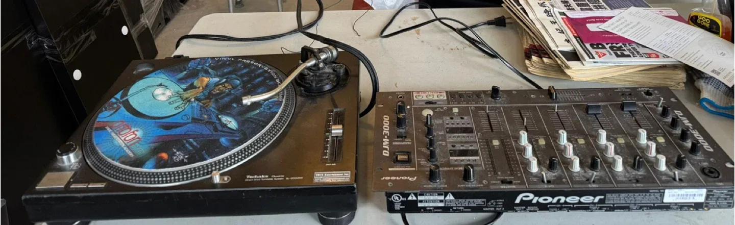 Technics SL-1200MK2 Turntable & Pioneer DJM-3000 Mixer image indicator(3)