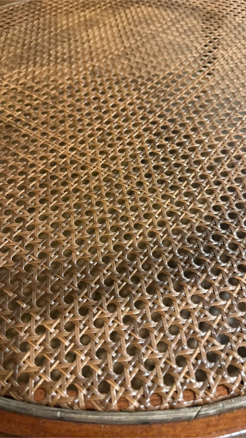 SELLING NOW!! 31” Round Coffee Table – Excellent Condition! image indicator(2)