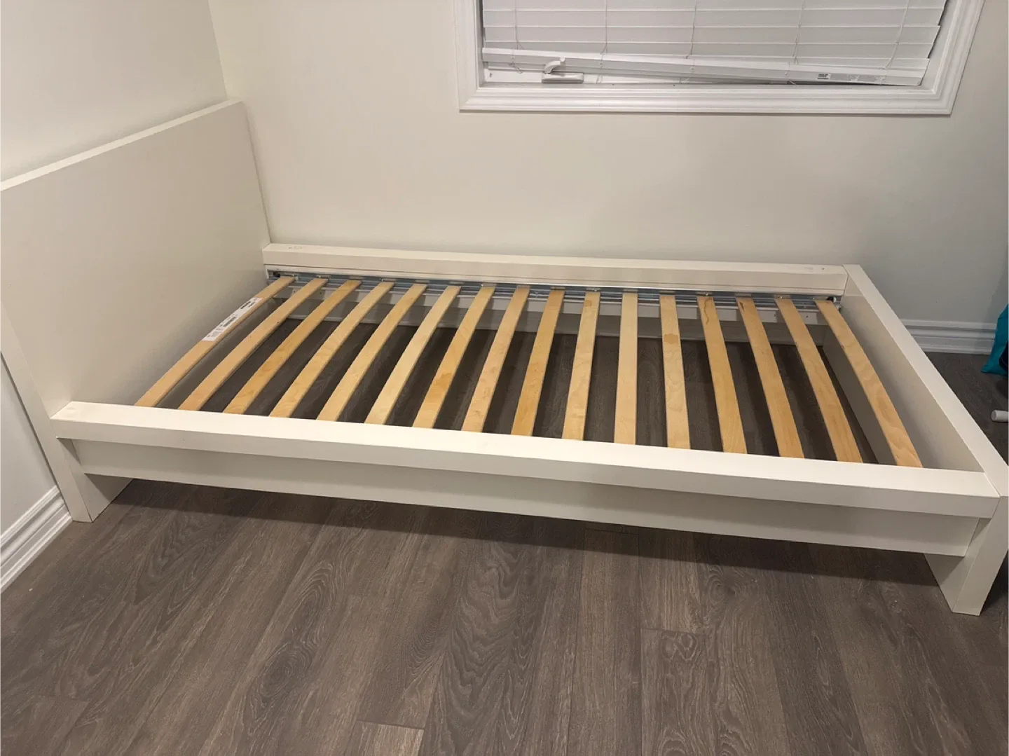 Ikea Hemnes Daybed Frame - White good condition image indicator(2)
