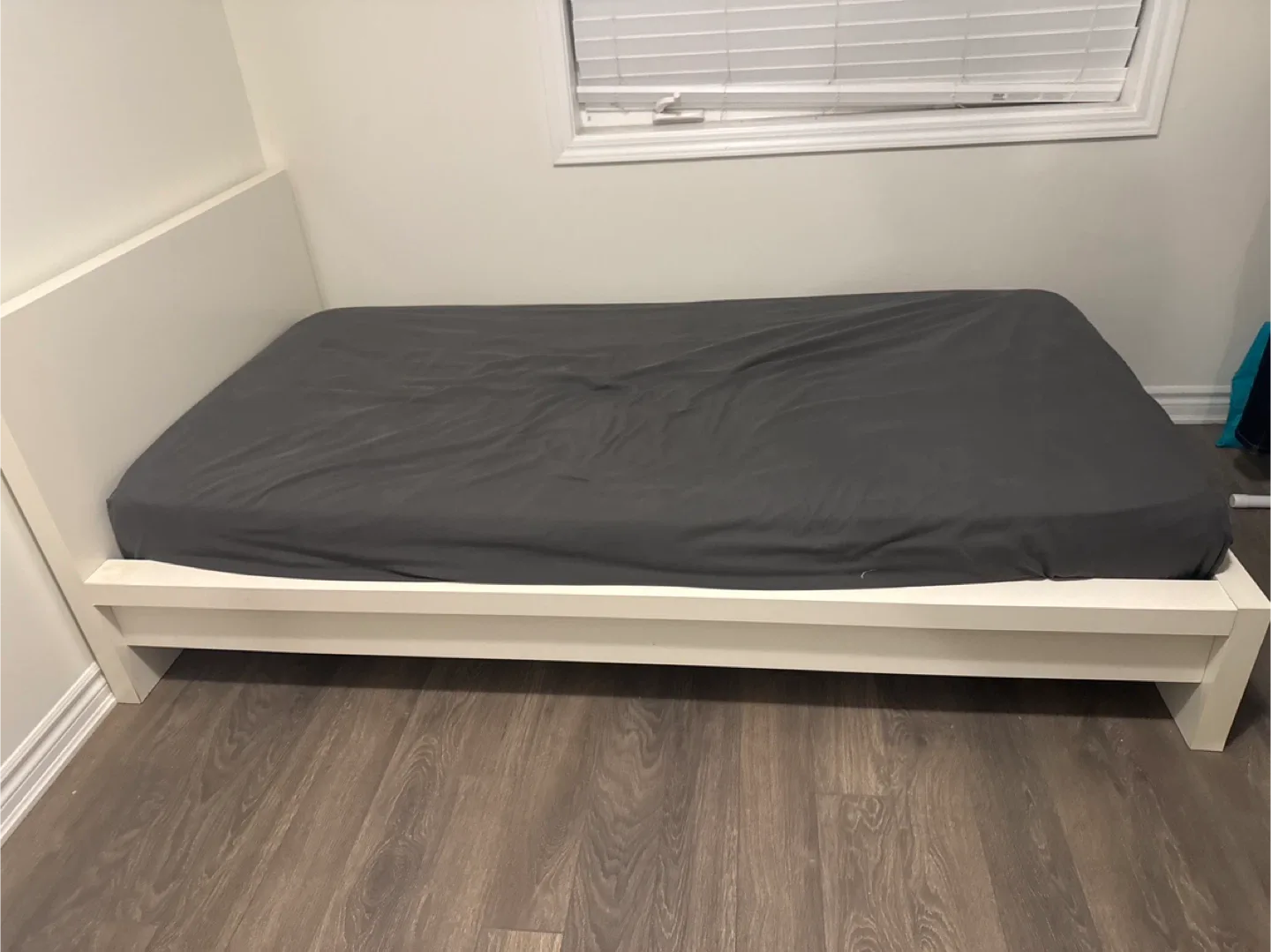 Ikea Hemnes Daybed Frame - White good condition image indicator(4)