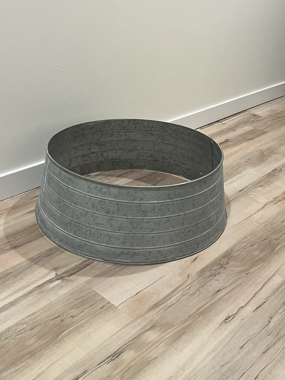 Christmas tree metal collar and tree stand image indicator(3)