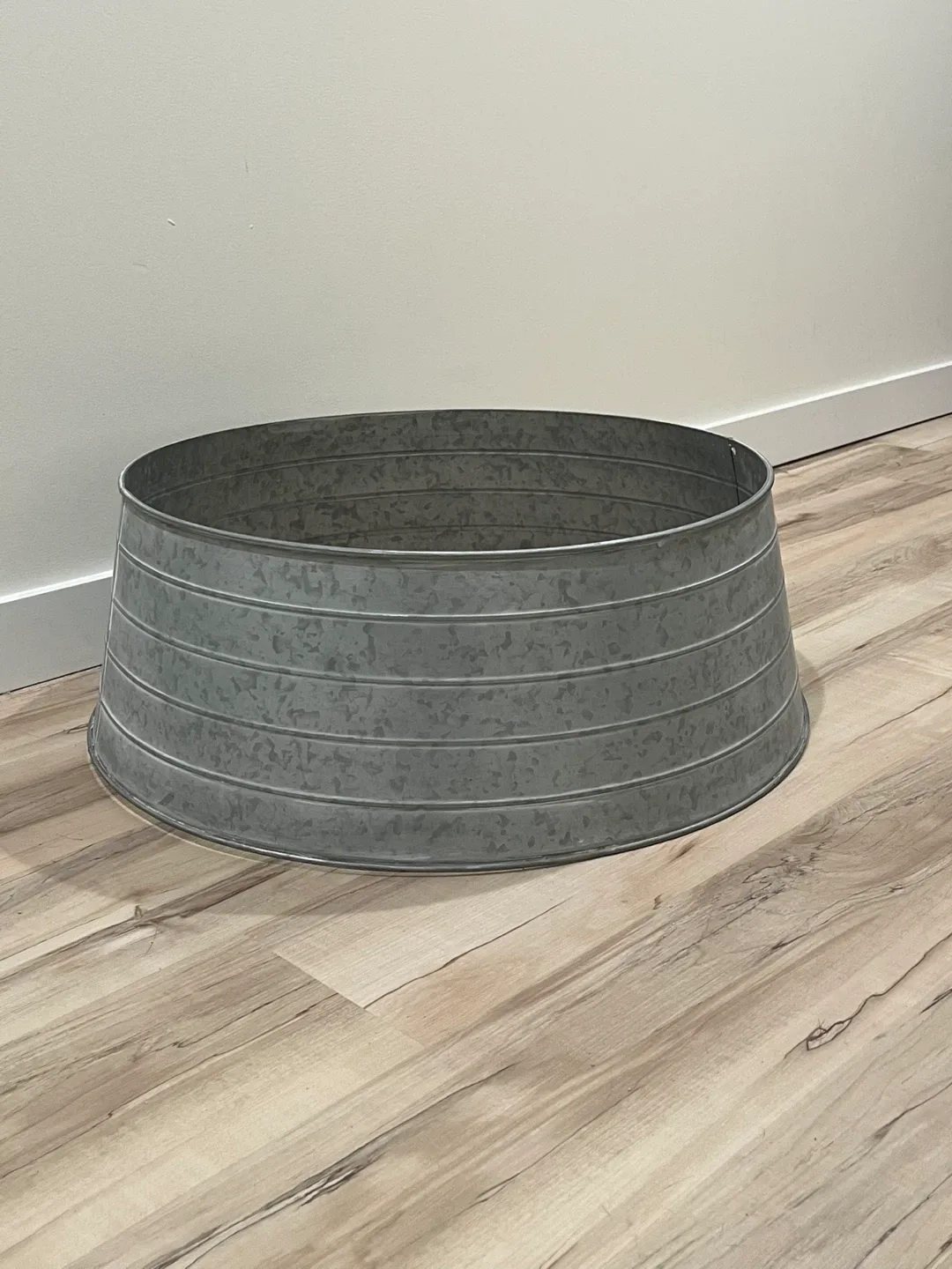 Christmas tree metal collar and tree stand image indicator(2)